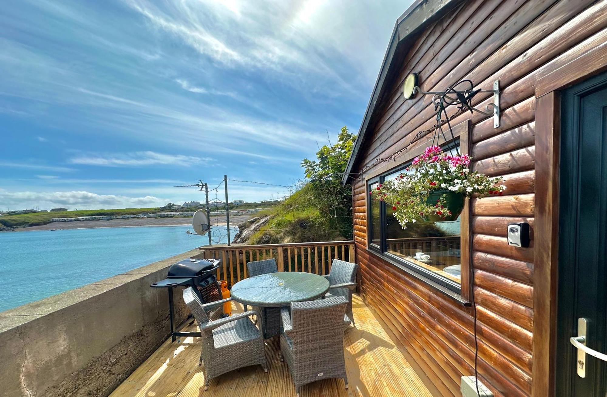 Cosy Portmor Log Cabin- Sea Views, Deck & Relaxation Malin Head Exterior foto
